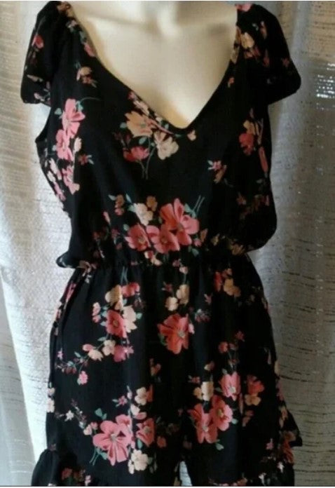 Pins & Needles Floral Romper Size Medium